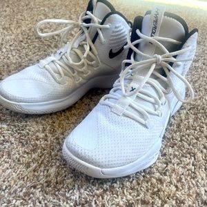Women’s Nike Hyperdunk basketball shoes, great condition. Worn a couple times